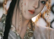 The Splendor of Spring Hanfu:The Blooming of the Shore Flower