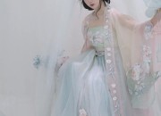 The Elegance of the Delicate and Beautiful Cheongsam