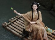 Elegant Qipao with a Modern Edge:Enhancing Class and Elegance with the Right Jacket