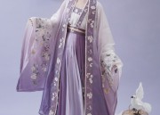 Blooming in Traditional Splendor:A 16-Year-Olds Journey into the World of Hanfu Fashion