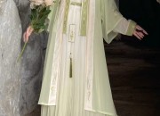 Modern Commuting in Summer with Hanfu Fashion Evolution