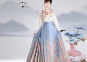 The Allure of Lolitta-Style Hanfu Skirts that Go Over the Knee