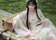 Spring and Autumn Elegance in Hanfu Hooded Robes