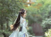 A Light Turquoise Horseface Skirt:A Blend of Tradition and Modernity