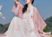 Sleeveless Cheongsam Fish-Tail Skirt:Embracing Traditional Elegance with Modern Glamour