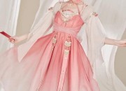 Adolescent Beauty in Ancient Dress:The World of a Thirteen-Year-Old Girl in Hanfu