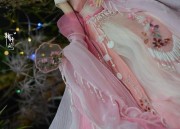 Encountering the Divine Deer:The Story of Yao and Wang Zhaojun in Traditional Hanfu Costume