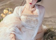 Golden Thread Cheongsam Dress:A Blend of Tradition and Elegance