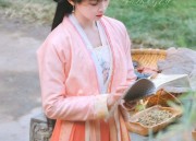 The Rise of Hanfu Fashion:Little Balloon Decorations and Their Cultural Significance