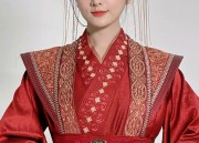 Embracing Tradition:The Rise of Qipao with Lace-Lined Pants