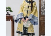 Exploring the Slimming Effect of Authentic Ming-Style Hanfu Costumes