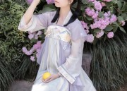 Reinventing Hanfu Dress:A Summer Version of the Traditional Chinese Elegance