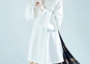 The Splendor of Hair Decorations in Traditional Hanfu Fashion