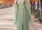 The Perfect Pairing of Cheongsam and Mid-Heeled Shoes