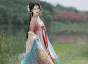 Winter Elegance:The Charm of Eight-Pointed Horseface Skirt in the Cold Season