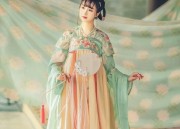 Embracing Tradition:Maternity Photos with Hanfu Fashion