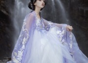 Parent-Child Matching New Years Robes:Qipao with Shawls as a Blend of Tradition and Modernity