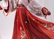 The Splendor of Hanfu:A Red Coronet of Ethereal Charm
