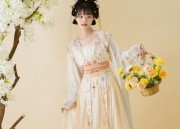 Plus-Size Qipao Evolution:Green Elegance for Curvier Women