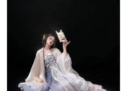 The Revival of Ming-Style Hanfu Horseback Skirt:Autumn and Winter Fashion Trends