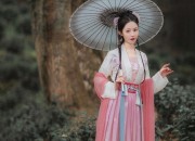 Traditional Chinese Elegance in Modern Womens Fashion:The Resurgence of Tang-Style Clothing