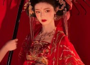 The Splendor of Dragon Empress Hanfu:The Cultural Significance of Phoenix Headdress and Fiery Robes
