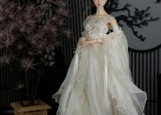 The Radiance of Cheongsam:Highlighting the Beauty of White