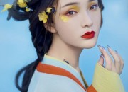 The Allure of White Moonlight:The Elegance of Waisted Hanfu Costumes