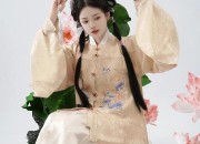Exclusive White Cheongsam Gowns:A Blend of Luxury and Subtle Elegance