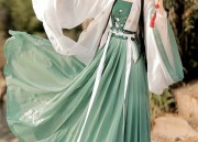 The Story of a Horseface Skirt Chain