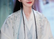 The Elegance of Cheongsams Open-Forked Petticoats:A Closer Look into Traditional Chinese Clothing