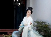 The Elegance of Short-Stitched Horseface Skirt:A Closer Look into Traditional Chinese Fashion