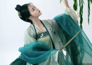 Modern Chinese Style Qipao:A Flattering and Belly-Covering Evolution