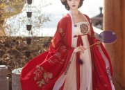 Vintage Peplum Brooch:A Glamor of Traditional Elegance