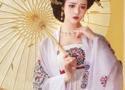 The Enchantment of Hanfu:A Middle School Students Journey into Traditional Chinese Elegance