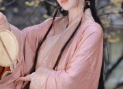 Pregnant Women Embracing Traditional Elegance:The Rise of Maternity Hanfu Fashion