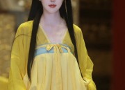 The Elegance of a Horseface Skirt with a Short-sleeved Top