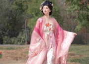 The Revival of Zhimo Cheongsam:The Blend of Traditional Elegance and Modern Charm