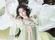 The Enchantment of Hongzhuangge Cheongsam:The Story of a Traditional Chinese Beauty