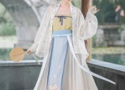 Ancient Elegance:The Revival of Hanfu Costumes in the Fashion of a 14-Year-Old Girls Long Skirt