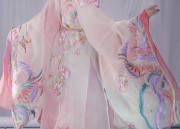 Embracing the Traditional Beauty:Cheongsam-Inspired Chinese-Style Dress