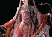 Traditional Chinese Fashion:Short-Sleeve Blouses Pairing with Horseface Skirts