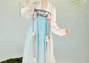 Summer Vogue:The Enchanting Journey of a Martial Arts Warrior in Hanfu Fashion