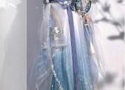 Strawberry Ripeness and the Revival of Hanfu Fashion