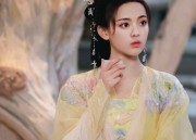 Amidst the Vast Blue Sky:The Ancient Charm of Hanfu Fashion in its Classic Grandeur