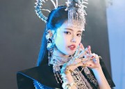 Stellar Elegance:The Fusion of Traditional Hanfu and the Zodiac in Starry Skies
