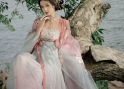 The Unique Charm of Aquarius in Hanfu:A Journey Through the Zodiac