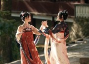 Embroidery-Adorned Shoes and the Elegance of Womens Hanfu Traditional Chinese Clothing