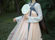 Blooming in Traditional Splendor:A Young Girls Journey with Hanfu Student Culture