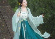 Exam Success in a Splendid Cheongsam:The Symbol of Flag-Bearing Triumph